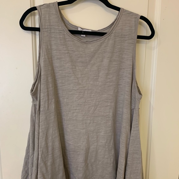 mittoshop Tops - NWT swing style boutique tank top mittoshop Tops - NWT swing style boutique tank top